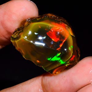 Welo Fire Opal Rough: Ethiopian Gemstone for Jewelry Making (16.5 Ct, 24X19X7mm )