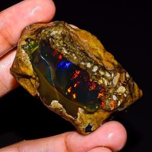 Welo Fire Ethiopian Opal Rough Gemstone: Natural Oil, Jewelry Making (140.5 Ct, 52X32X18mm)