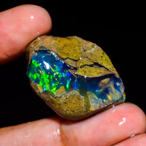 Welo Fire Ethiopian Opal Rough Gemstone: Natural Oil Gem, 35.5 Ct