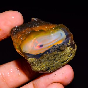 Welo Fire Ethiopian Opal Rough Gemstone: Natural Oil Slick, 87 ct
