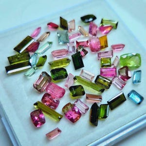 Facettierter Turmalin Edelstein-Mix: Mehrfarbige Steine (3-8 mm, 100 Stück