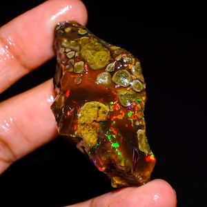 Welo Fire Ethiopian Opal Rough Gemstone: Natural Oil, Jewelry Making (80 Ct, 49X25X18 mm)