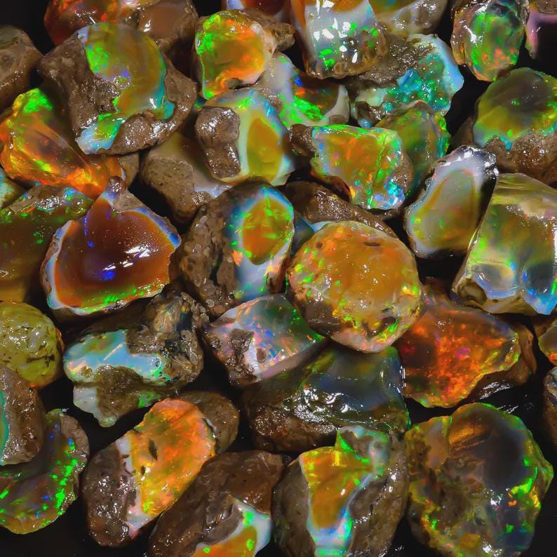 エチオピア産ウェロオイル原石ロット：天然ファイアオパール結晶