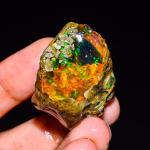 Welo Fire Ethiopian Opal Rough Gemstone: Natural Oil Gem, 55.5 Ct