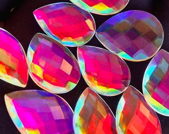 Mystic Rainbow Quartz Rainbow Fire: Facetterad droppformad ädelsten