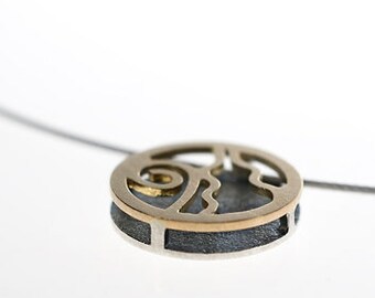 Spirals Collection Pendant.  In 18K Gold and 925 Sterling Silver. Soft Steel Cable Choker. Bayonet clasp. Design by Luis Méndez Artesanos.