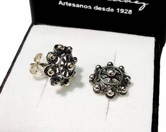 Encantadores Pendientes de Botón Charro hechos en Salamanca. En Plata Esterlina 925. Joyería artesanal de filigrana. Luis Méndez Artesanos.