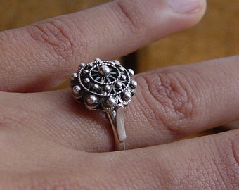Authentic Charro Button ring. Handmade jewelry in 925 sterling silver. Filigree ring. Handmade jewelry by Luis Méndez Artesanos. Spain.
