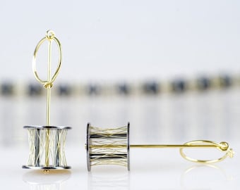 Cages Collection Long Earrings. Handmade with 18K gold and 925 silver threads. Exclusive contemporary design. By Luis Méndez Artesanos.