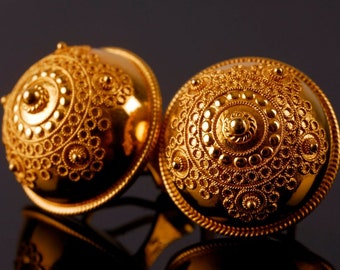 Turkish Button Earrings. Handmade in filigree 18K Gold. Fine and beautiful jewel. Perfect gift anniversary wedding.  Luis Méndez Artesanos.