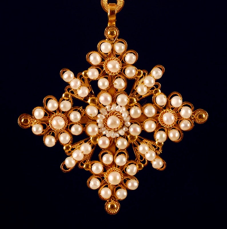 Filigree Cross Pendant. Cross in 18K Yellow Gold and Seed Pearls. Classic and unique jewel. Handmade pendant. Luis Méndez Artesanos. Spain. image 2