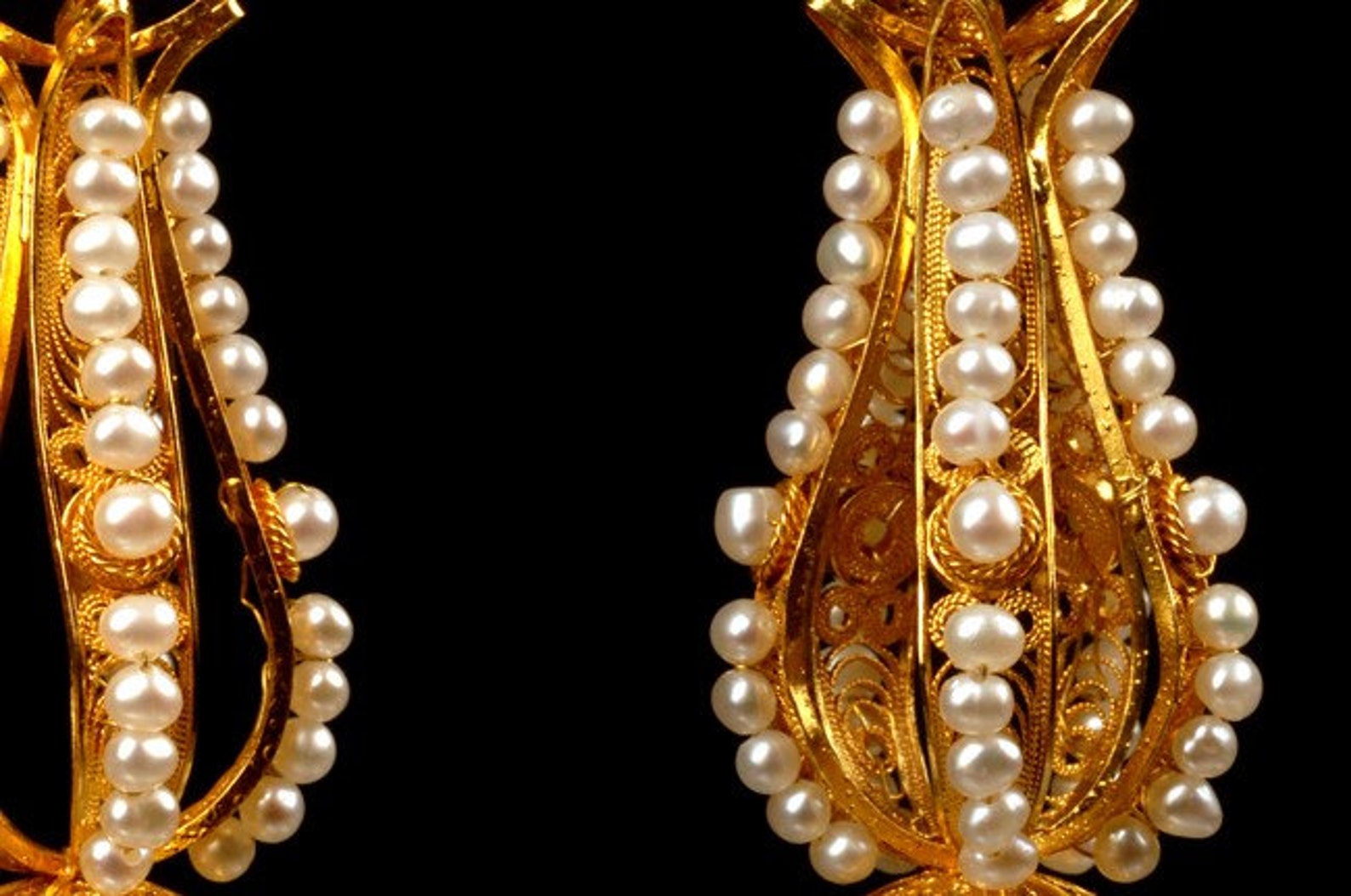Lantern Earrings. Long Earrings in 18K Gold and Pearls. Earrings in 18K ...