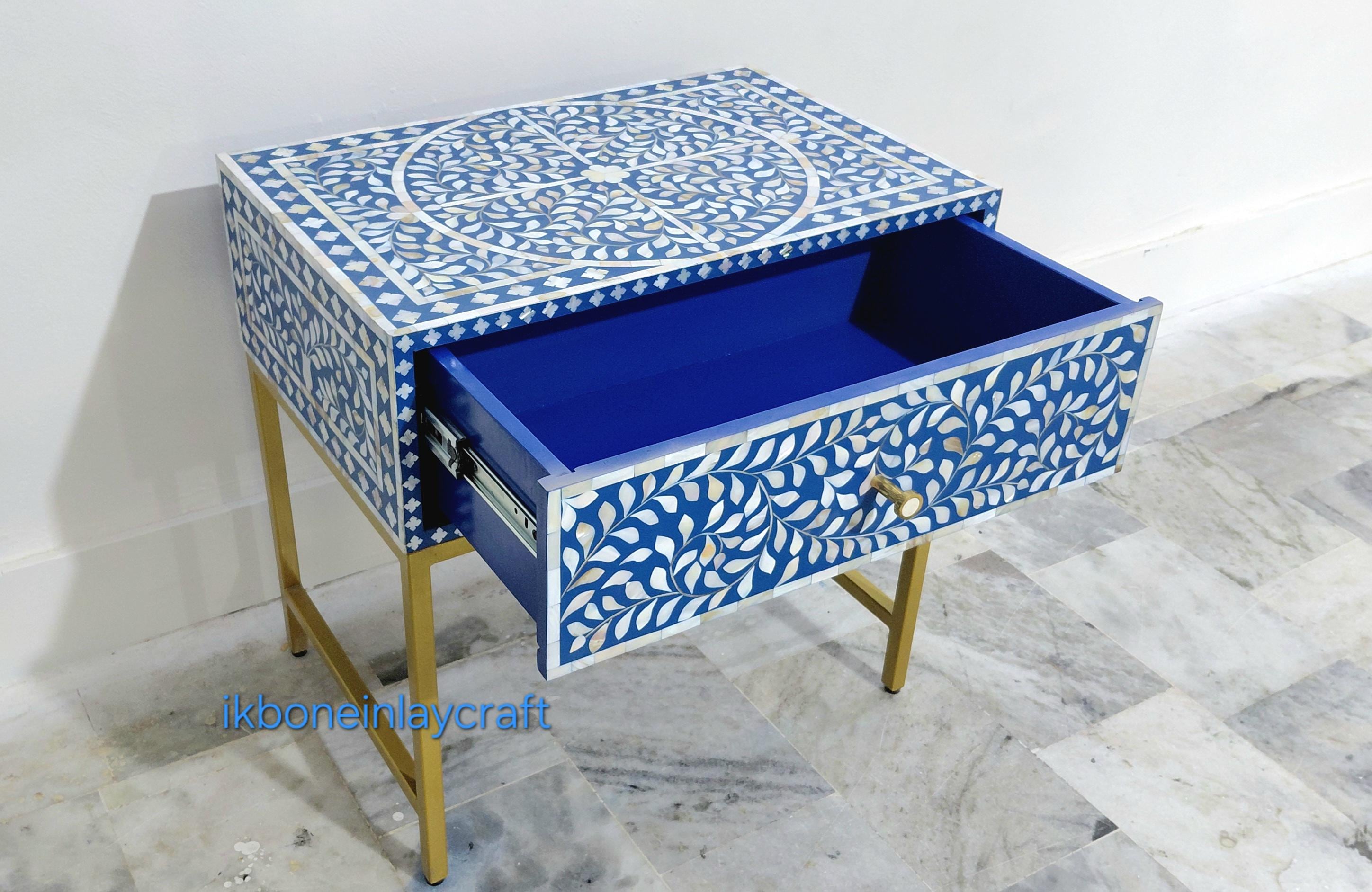 ブルーマザーオブパール象嵌ベッドサイドテーブル（真鍮ベース付き