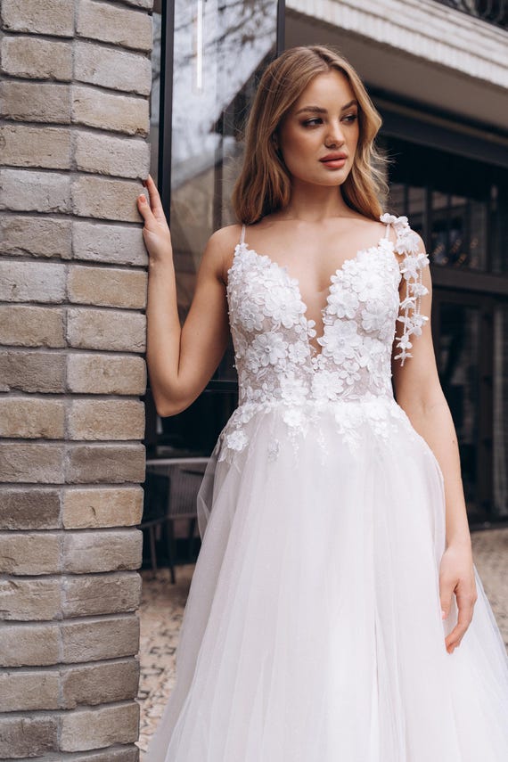 Wedding Dress A-line 3D Floral Lace, Tulle Bridal Gown, Open Back Wedding  Dress, Romantic Boho Bride Dress - Etsy
