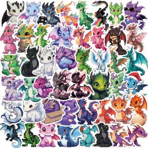 Puede incluir: Una colección de pegatinas de dragones coloridos en varias poses y diseños. Las pegatinas presentan dragones en tonos de azul, verde, rosa, morado y naranja, algunos con accesorios. Las pegatinas son adecuadas para decorar portátiles, botellas de agua o cuadernos.