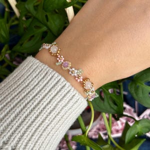 Flower bracelets, Beaded flower bracelets, Aesthetic flower bracelets