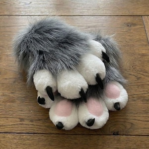 Pattes de fursuit gris, gants pattes de loup gris avec griffes, pattes à main velues Husky Therian, cosplay en fausse fourrure Kemono, Fursuit partiel premade