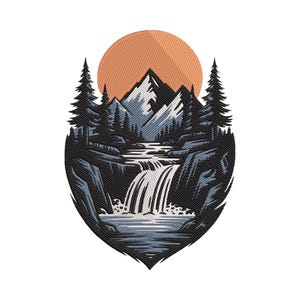Könnte beinhalten: Gestickter Aufnäher mit einer Berglandschaft mit Wasserfall, Kiefern und untergehender Sonne. Das Design ist in Schwarz-, Grau- und Blautönen gehalten, mit einer orangefarbenen Sonne. Der Aufnäher hat die Form eines Schildes.