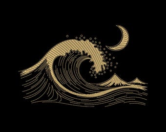 Puede incluir: Diseño bordado en oro sobre fondo negro. El diseño presenta una gran ola, una luna creciente y una cordillera. La ola está rompiendo, con pequeñas gotas de agua. La luna y las montañas también están detalladas con hilo dorado.