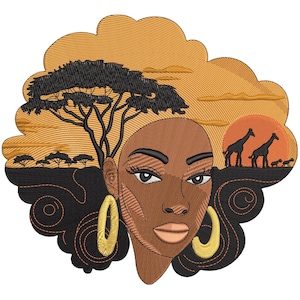 以下が含まれることがあります： 金色のフープイヤリングとスタイリッシュなアフロが特徴の女性の顔の刺繍デザイン。背景には、キリン、木、オレンジと黒の色合いの夕日があるアフリカのサバンナのシーンが描かれています。