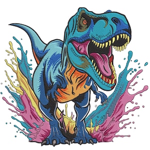 Pode incluir: Ilustração vibrante de um Tyrannosaurus Rex com corpo azul e laranja, boca aberta e dentes afiados. O dinossauro é cercado por respingos coloridos amarelos, rosa e azuis, criando um design dinâmico e enérgico.