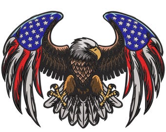 Puede incluir: Imagen bordada de un águila calva con las alas extendidas. Las alas del águila están diseñadas con la bandera estadounidense, con rayas rojas y blancas y un campo azul de estrellas. El águila tiene plumas marrones y blancas, un pico amarillo y garras amarillas.