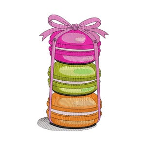 Peut inclure: Une pile de trois macarons colorés, rose, vert et orange, attachés avec un ruban rose. Chaque macaron est orné d'une garniture blanche et d'un motif texturé. L'ensemble est sur fond blanc.
