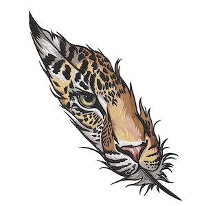 Puede incluir: Diseño bordado de una pluma con la cara de un leopardo. La pluma presenta un patrón en blanco y negro, que se transforma en el ojo, la nariz y el pelaje del leopardo, con una mezcla de colores marrón, beige y negro.