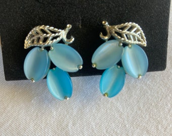 Vintage Lisner pale blue moonglow silver tone clip on earrings