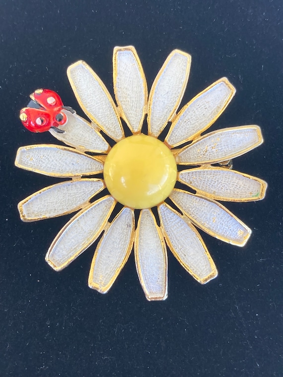 Vintage Weiss daisy with ladybug brooch