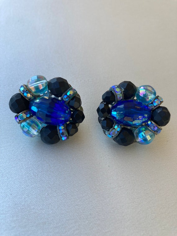 Vintage Hobe' clip-on blue bead cluster earrings