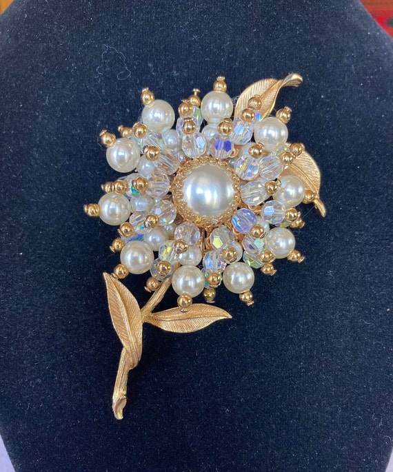 Vintage Austrian crystal and faux pearl gold tone 