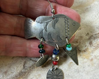 ビーズ付きボヘミアン風魚モチーフのぶら下がりピアス