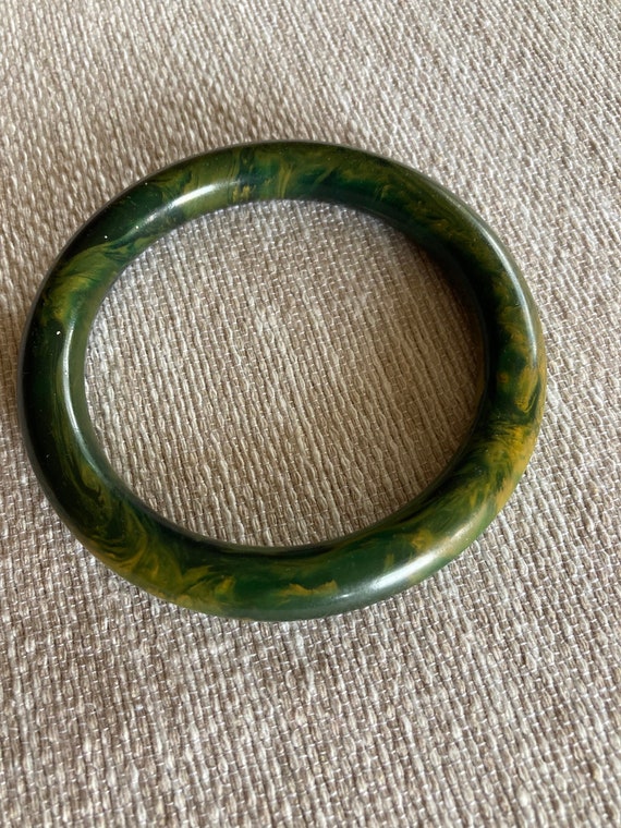 Marbled olive green and mustard yellow Bakelite ba
