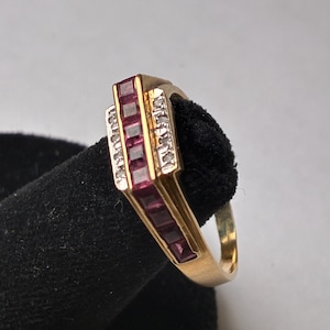 Vintage 14k yellow gold ring with rubies and diamonds