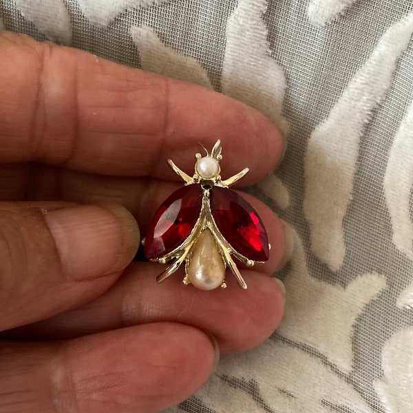 Dodds red wing bee brooch-faux pearl-gold tone