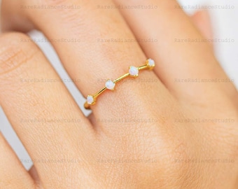 Anel delicado de ouro com pedra da lua – joia minimalista para uso diário, presente perfeito para aniversário ou data comemorativa