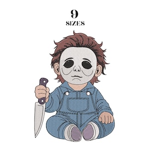Peut inclure: Motif brodé d'un bébé portant un masque blanc et une salopette bleue, tenant un couteau. Le motif a des cheveux bruns et est assis. Le texte "9 SIZES" est au-dessus du bébé.