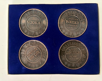 Vintage Gibson Extra Dry Bar Medallion Set – Canadian Liquor Advertising – Vodka Whisky Gin Rum – 4 Piece Display w Case