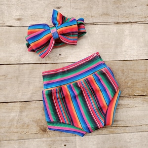 Baby fiesta outfit. Bummie 5 de Mayo outfit. Mexican baby girl outfit Sarape bummies and bow. Mexican hat outfit Personalized Mexican outfit
