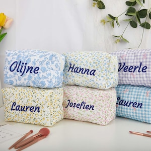Geborduurde make-uptas met naam, bruidscadeau, gepersonaliseerde make-uptas bloem voor meisje, cadeau bruidsmeisjes, reisorganisator, kerstcadeau