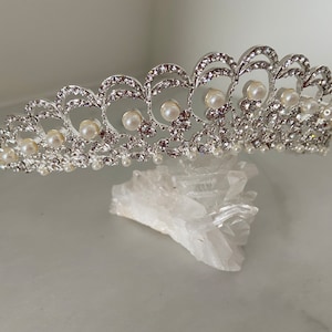 Elegant Princess Bridal Tiara, Regal Pearl & Crystal Crown,Wedding  Headpiece, Bridal Crown, Quinceanera Tiara, Crystal Wedding Crown
