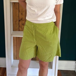 Vintage 100% Silk Green / Chartreuse Drawstring Shorts Womens&#39; Size Petite Medium, Waist 33