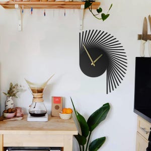 Överdimensionerad spiralväggklocka i metall: Tyst minimalistisk konst, modern heminredning