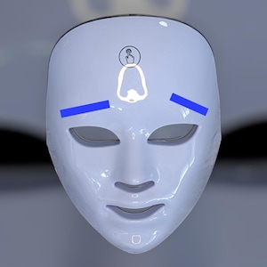 Puede incluir: Una taza de cerámica blanca con un asa negra y el texto "But first, coffee" en negro, con una fuente de estilo manuscrito. La taza está sobre una superficie blanca.