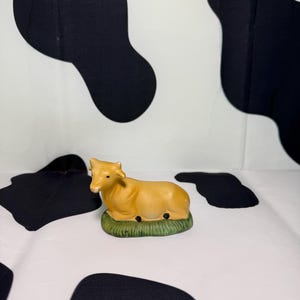 Cow figurine: Cow Knick knack