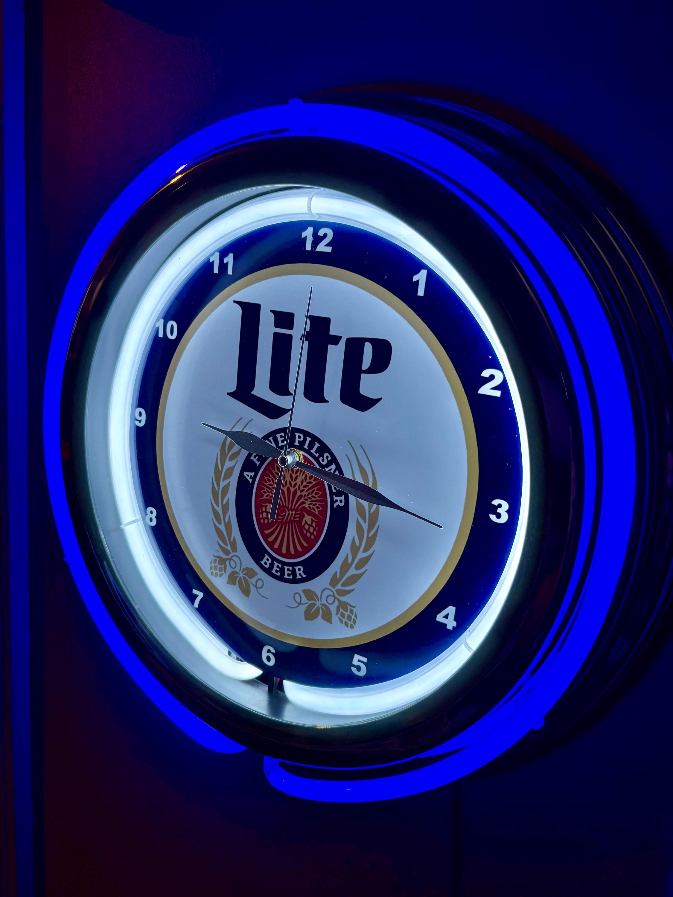 Lite Beer　　ビンテージクロック　ネオン Miller Lite Beer Bar Man Cave Blue Neon Style LED Retro Wall Clock