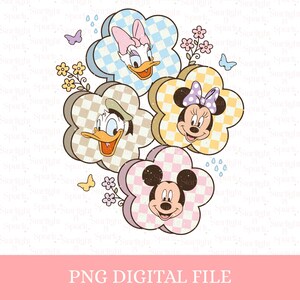 Puede incluir: Un archivo PNG digital con cuatro diseños en forma de flor con personajes de Disney: Daisy Duck, Donald Duck, Minnie Mouse y Mickey Mouse. Cada personaje está sobre un fondo a cuadros en colores pastel. El texto "PNG DIGITAL FILE" está en la parte inferior.