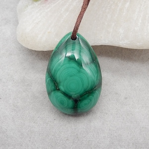 Hermoso colgante de piedra preciosa de malaquita natural en forma de lágrima, cabujón perforado para collar, joyería hecha a mano, 26 x 17 x 6 mm, 7,4 g - SS3203