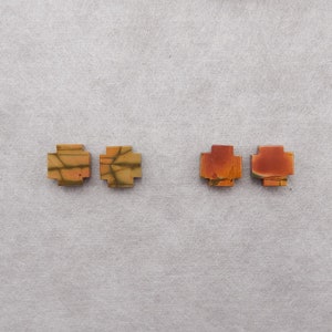 2 PAIRES de cabochons en forme de croix de jaspe Picasso multicolore sculpté (peuvent être percés), Paire de cabochons uniques, 9 x 3 mm, 2,2 g - E16777